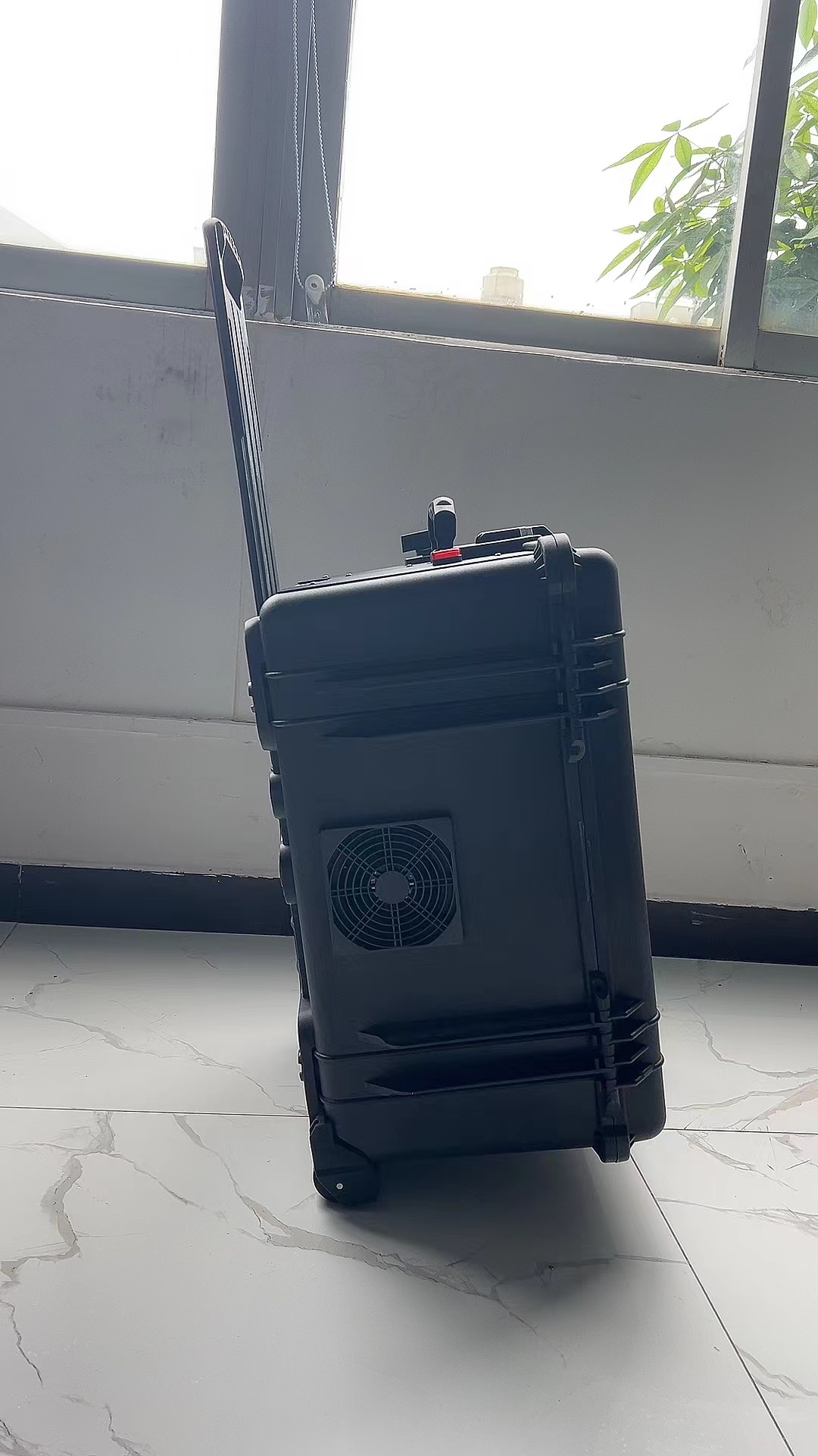 惠水手拉箱型移动通信干扰器